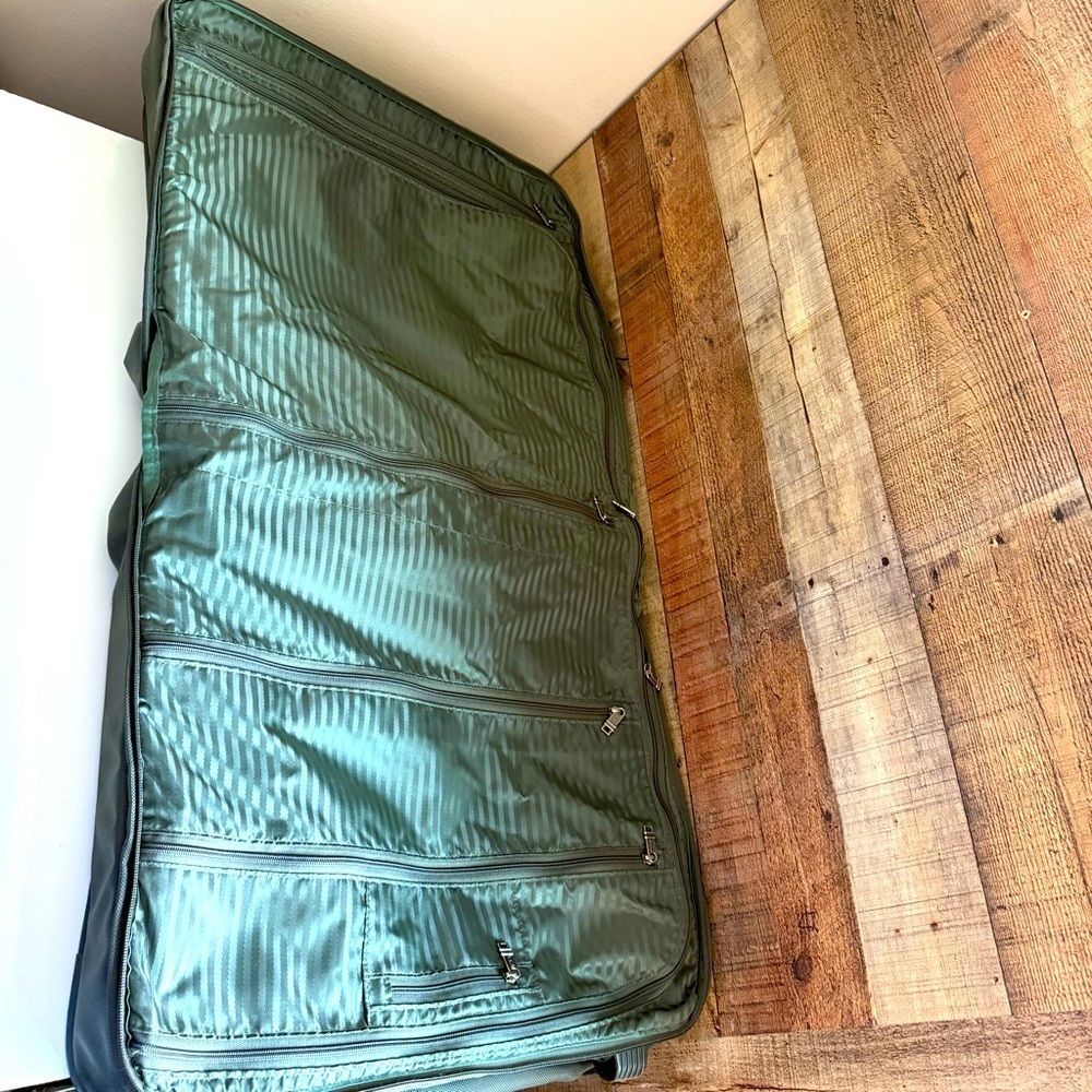 VTG 2241M3 Tumi Alpha 2 Wheeled Large Garment/Suitcase Travel Bag - Picture 10 of 16